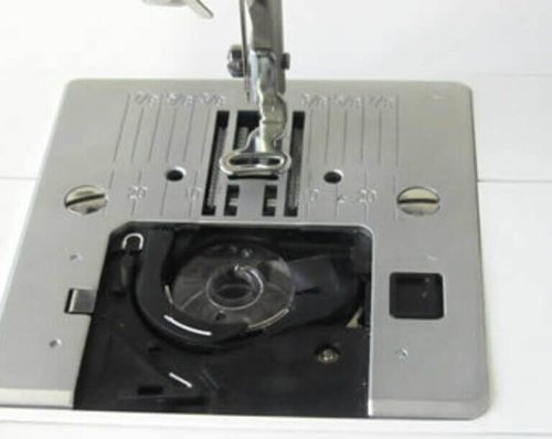 Швейно-вышивальная машина Bernette Chicago 7